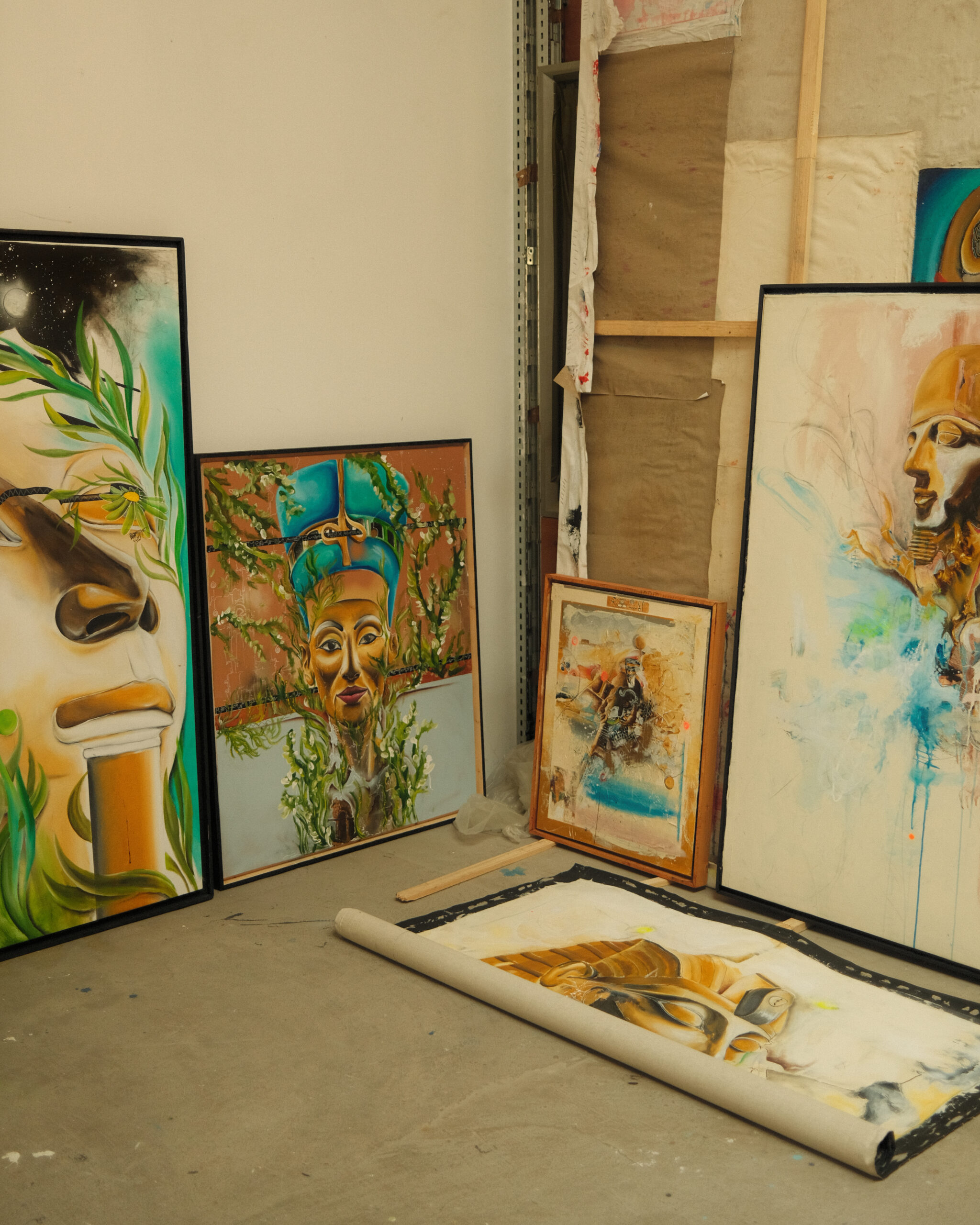 Image of paintings in Alberto Ballocca studio. Ancient grace is a journey through the most important masterpieces of Alberto Ballocca's artistic production. Some of these works of art are currently held in private collections not accessible to the public. Click to discover!